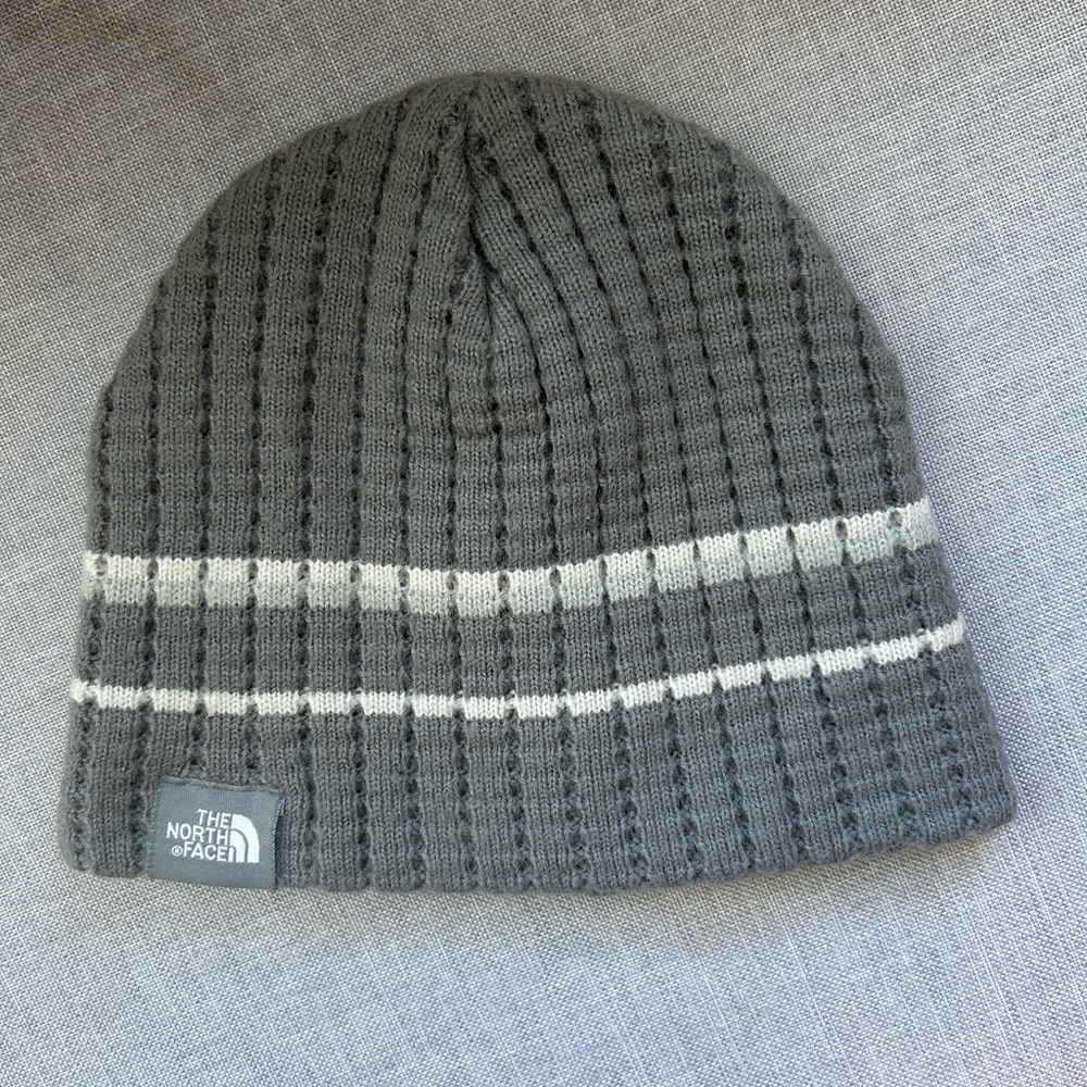 The North Face Gray Skull Cap; Excellent Condition. Only wore 1x!